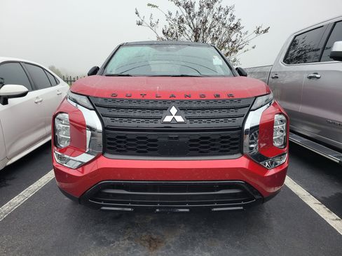 Used 2023 Mitsubishi Outlander SEL image 2