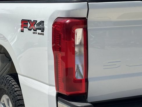 Used 2023 Ford F250 XLT w/ FX4 Off-Road Package AWD/4WD image 5