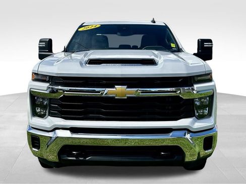 Used 2024 Chevrolet Silverado 2500 LT image 8