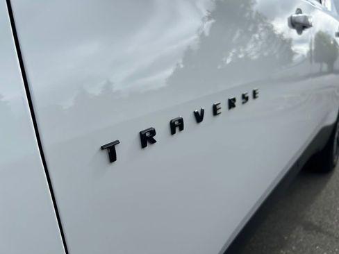 Used 2023 Chevrolet Traverse RS image 31