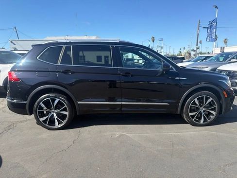 Used 2022 Volkswagen Tiguan SEL R-Line AWD/4WD image 4