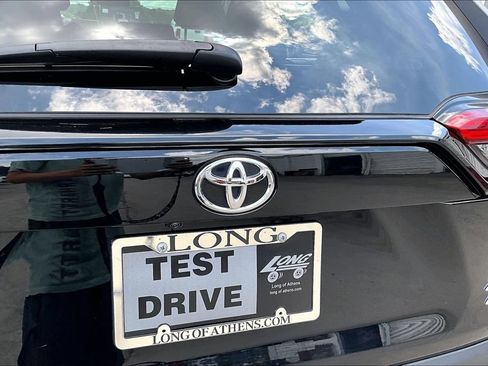 Used 2025 Toyota RAV4 XLE AWD/4WD image 8