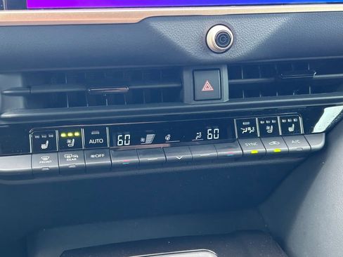 Certified 2025 Toyota Crown Limited image 33