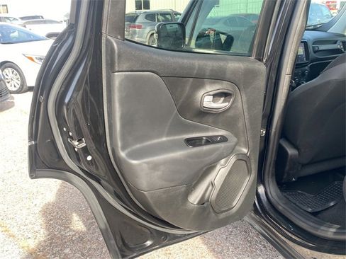 Used 2023 Jeep Renegade Latitude image 15