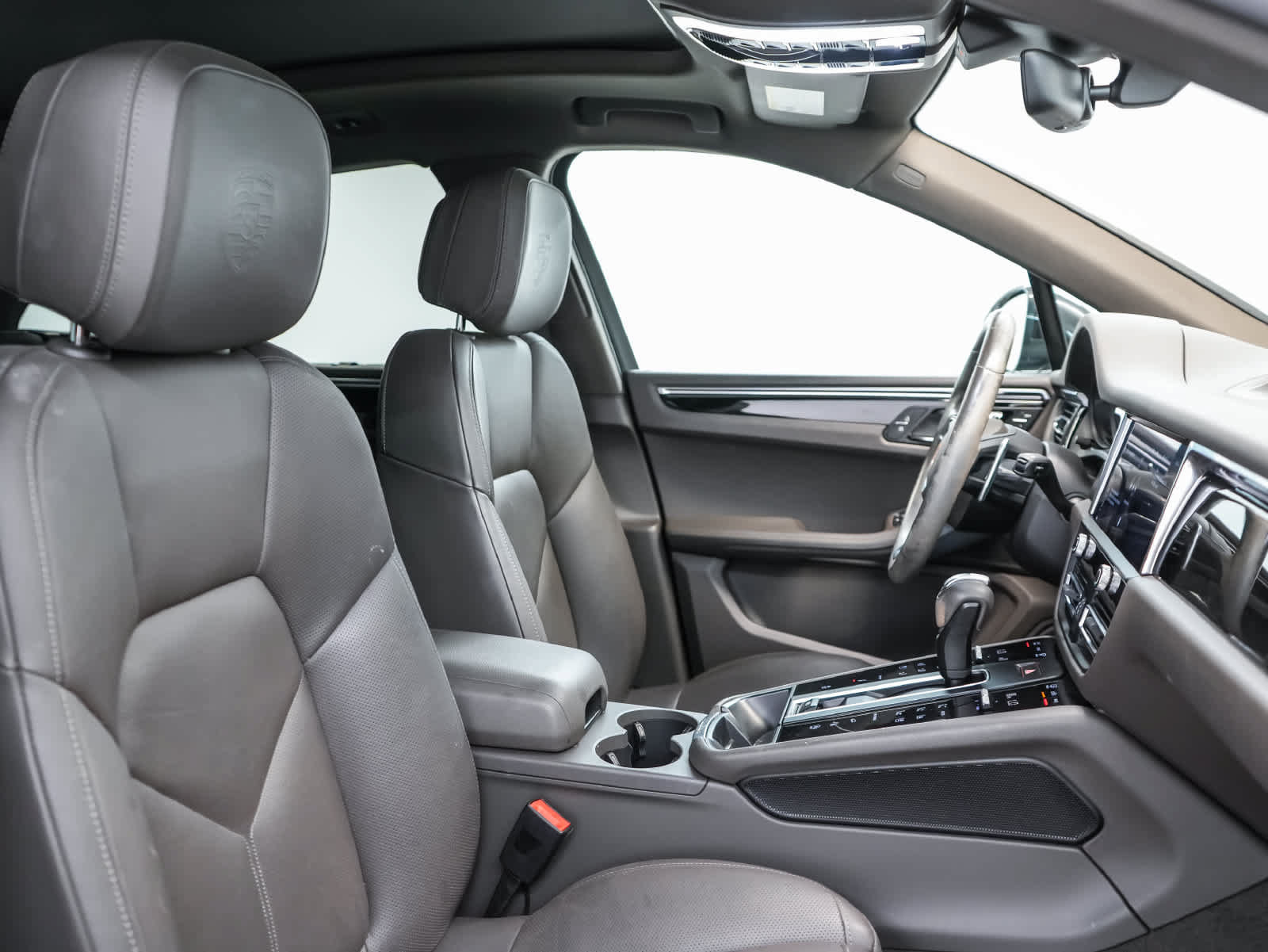 Certified 2024 Porsche Macan AWD/4WD image 21