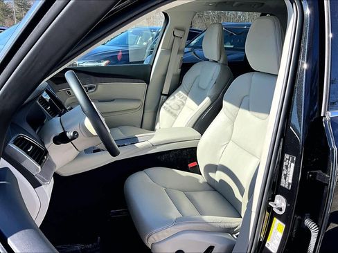 Used 2023 Volvo XC90 B6 Plus w/ Protection Package Premier image 9