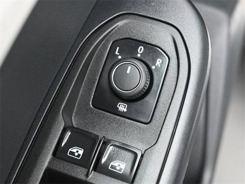 Certified 2025 Volkswagen Taos SE w/ Panoramic Sunroof Package image 12