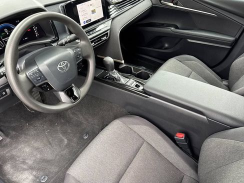 Used 2025 Toyota Camry LE w/ Convenience Package FWD image 9