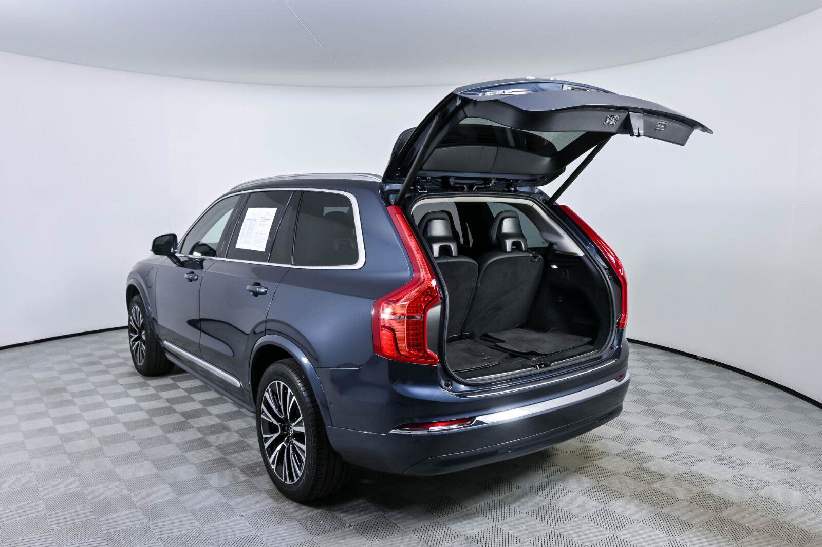 Used 2025 Volvo XC90 T8 Plus w/ Protection Package Premier AWD/4WD image 34