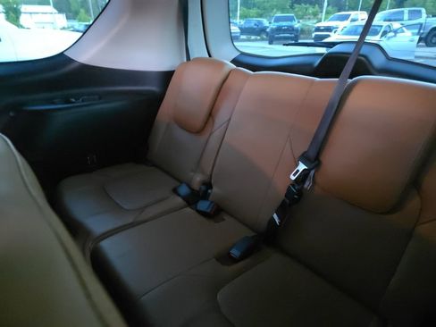 Used 2016 INFINITI QX80 4WD w/ Signature Edition Package image 17