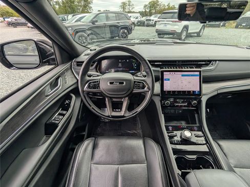 Used 2023 Jeep Grand Cherokee Overland w/ Advanced Protech Group III image 17