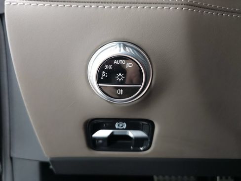 Used 2022 Mercedes-Benz SL 55 AMG 4MATIC w/ Driver Assistance Package image 11