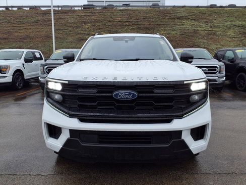 Used 2025 Ford Expedition Active image 5