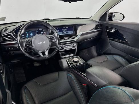 Used 2022 Kia Niro EX Premium w/ Cold Weather Package image 29