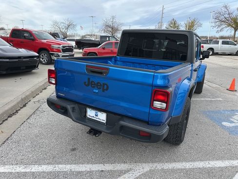 Used 2021 Jeep Gladiator Willys image 31