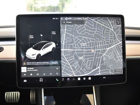 Used 2023 Tesla Model 3 Standard Range image 30