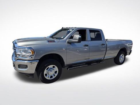 Used 2024 RAM 3500 Tradesman w/ Chrome Appearance Group image 5