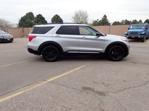 Used 2022 Ford Explorer XLT w/ Equipment Group 202A image 5