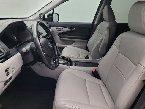 Used 2019 Honda Pilot Touring image 17