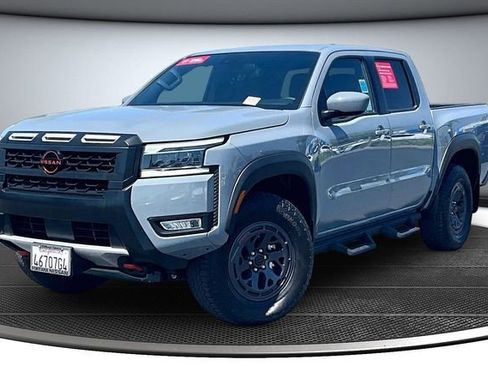 Used 2025 Nissan Frontier PRO-4X AWD/4WD image 3