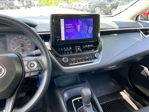 Used 2025 Toyota Corolla LE FWD image 17