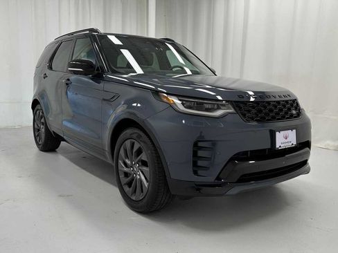 Used 2024 Land Rover Discovery Dynamic SE image 2