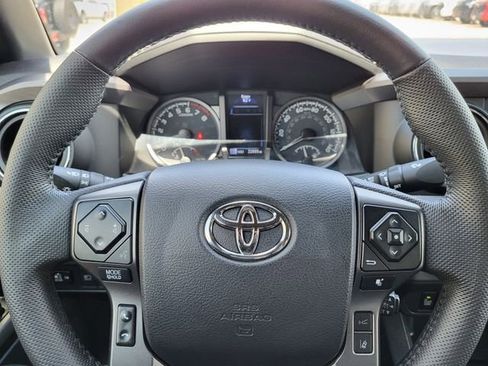 Used 2023 Toyota Tacoma TRD Off-Road w/ Technology Package AWD/4WD image 14