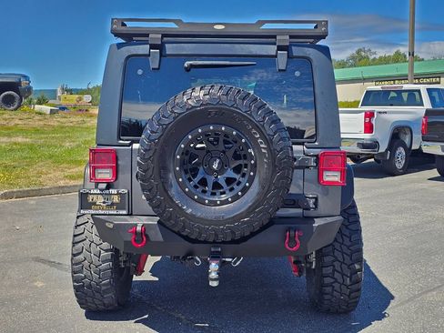 Used 2018 Jeep Wrangler Unlimited Sport S AWD/4WD image 4