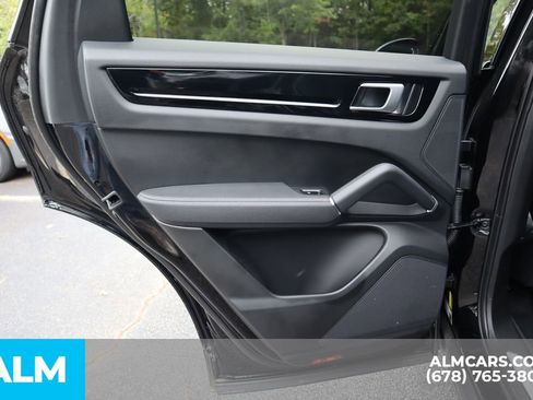 Used 2022 Porsche Cayenne E-Hybrid Coupe image 18