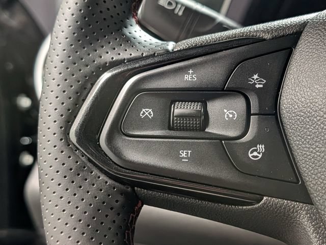 Used 2025 Chevrolet Trax RS w/ Sunroof Package FWD image 22