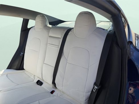 Used 2022 Tesla Model 3 Standard Range image 7