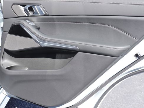 Used 2025 BMW X7 M60i image 23