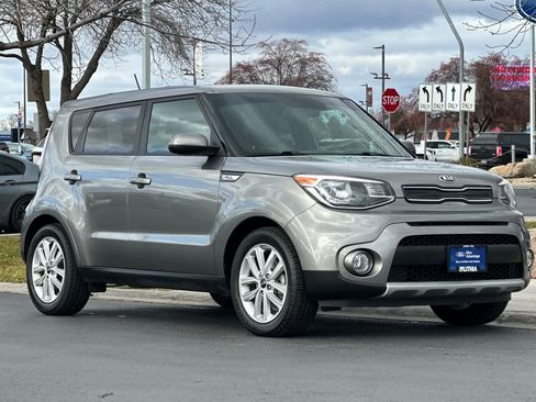 Used 2019 Kia Soul + image 9