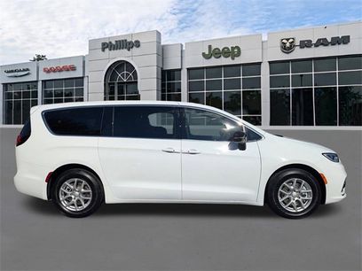 New 2026 Chrysler Pacifica Select