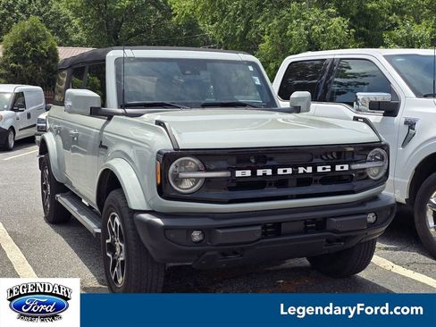 Used 2023 Ford Bronco Outer Banks AWD/4WD image 2