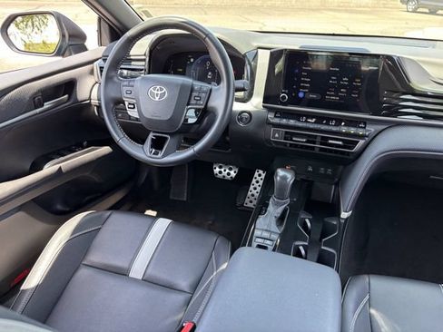 Used 2025 Toyota Camry SE FWD image 14