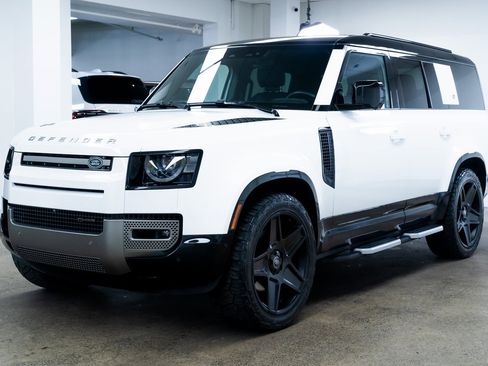 Used 2023 Land Rover Defender 130 X-Dynamic SE image 3