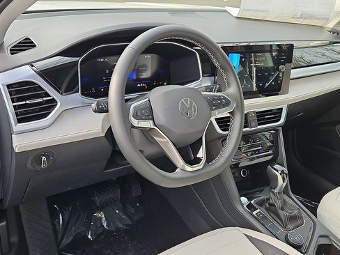 New 2026 Volkswagen Taos SE AWD/4WD image 18