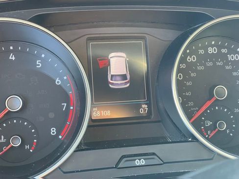 Used 2019 Volkswagen Tiguan SE w/ Panoramic Sunroof Package image 16