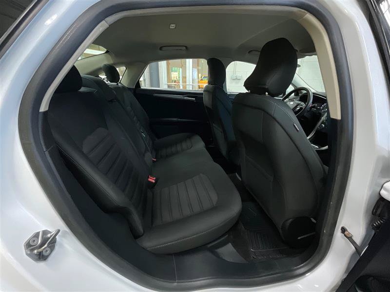 Used 2018 Ford Fusion SE FWD image 23
