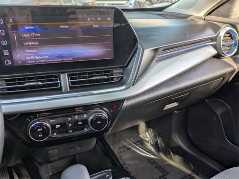 Used 2025 Chevrolet Trax LT w/ LT Convenience Package image 15