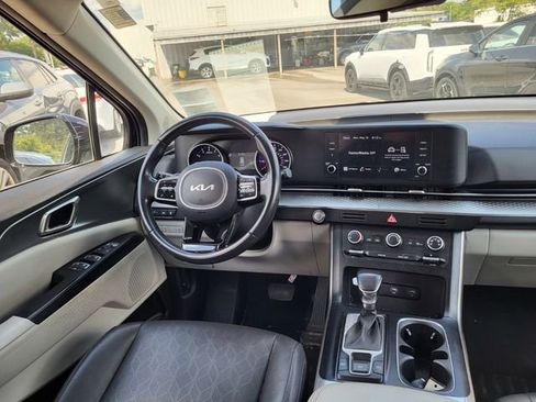 Used 2022 Kia Carnival LX FWD image 14