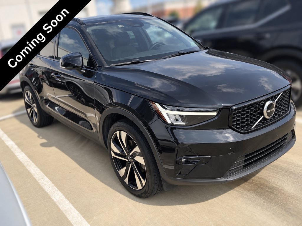 Certified 2024 Volvo XC40 B5 Plus w/ Climate Package AWD/4WD image 2