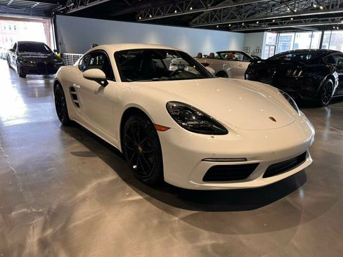 Used 2025 Porsche 718 Cayman w/ Sport Chrono Package image 7