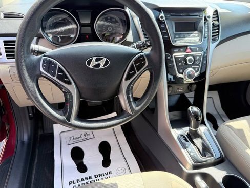 Used 2017 Hyundai Elantra GT FWD image 9