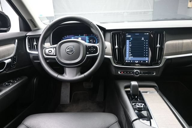 Used 2023 Volvo S90 B6 Plus AWD/4WD image 9
