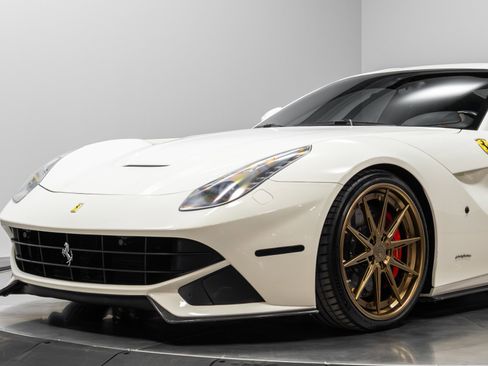 Used 2014 Ferrari F12 Berlinetta image 4