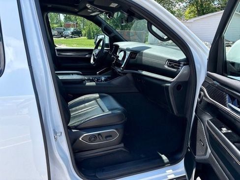 Used 2022 Jeep Wagoneer Series I w/ Premium Group I AWD/4WD image 6