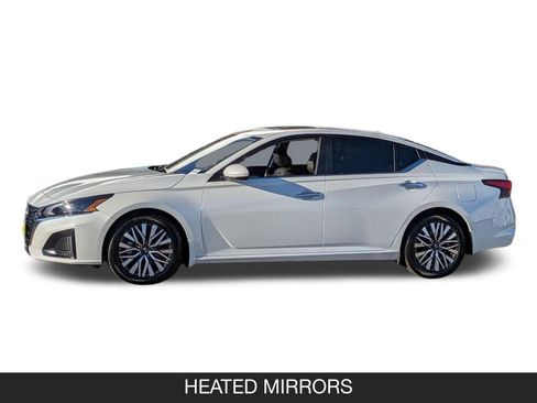 Used 2023 Nissan Altima 2.5 SV w/ SV Premium Package image 6