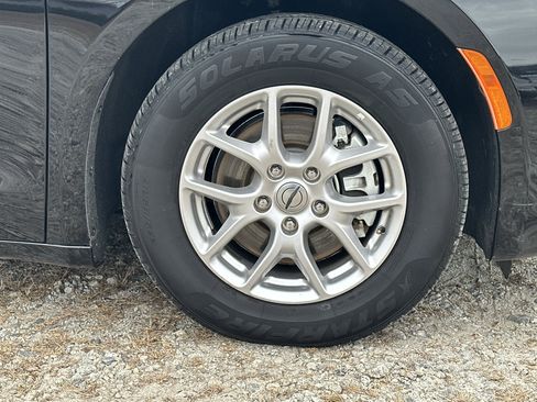 Used 2024 Chrysler Voyager LX image 12